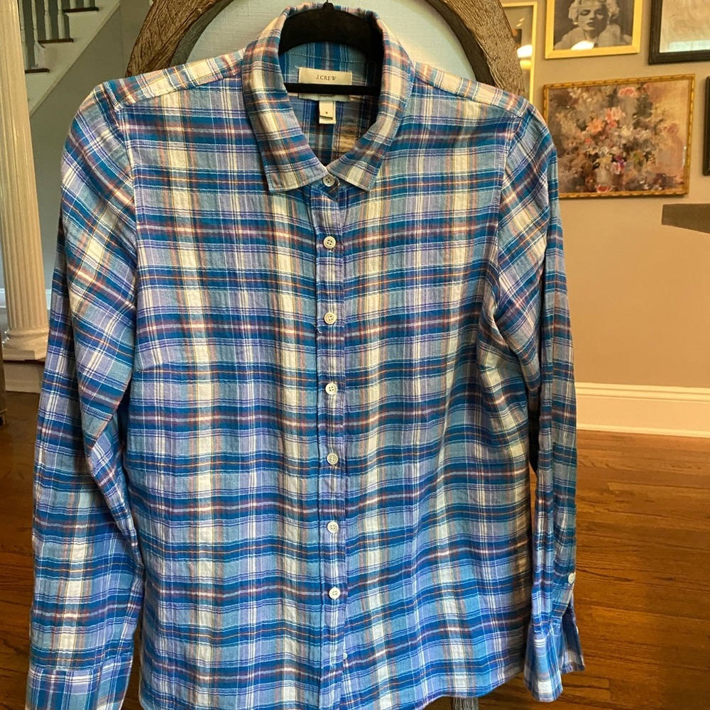 Jcrew Women’s perfect shirt. Blue and white plaid button down. Size 8.